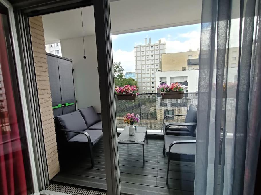 Appartement 4 Pieces - La Rose Des Yvelines - Classe 3 Etoiles Trappes Kültér fotó