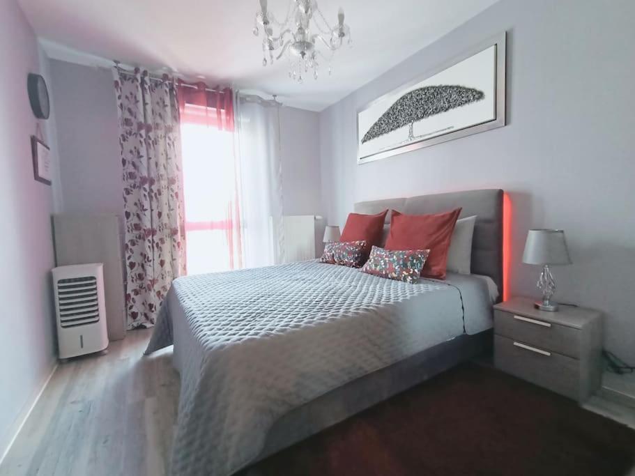 Appartement 4 Pieces - La Rose Des Yvelines - Classe 3 Etoiles Trappes Kültér fotó