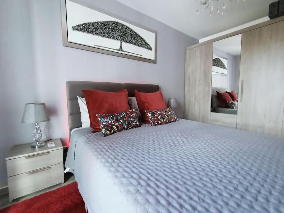 Appartement 4 Pieces - La Rose Des Yvelines - Classe 3 Etoiles Trappes Kültér fotó
