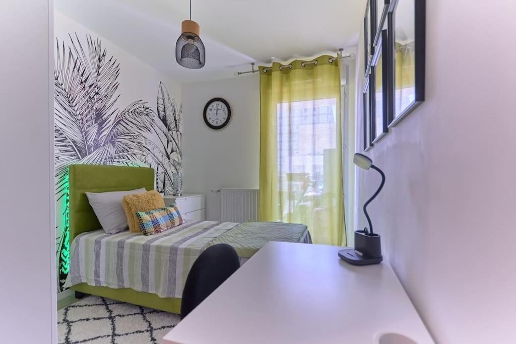 Appartement 4 Pieces - La Rose Des Yvelines - Classe 3 Etoiles Trappes Kültér fotó