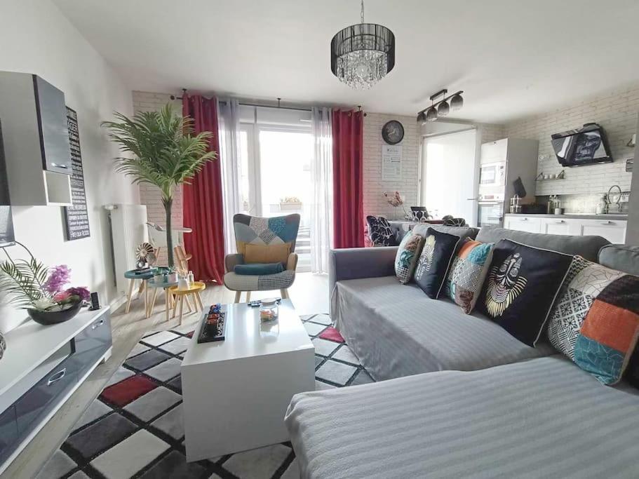 Appartement 4 Pieces - La Rose Des Yvelines - Classe 3 Etoiles Trappes Kültér fotó