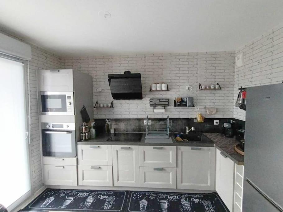 Appartement 4 Pieces - La Rose Des Yvelines - Classe 3 Etoiles Trappes Kültér fotó