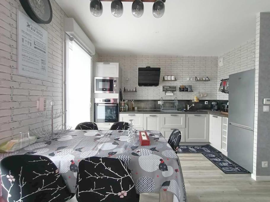 Appartement 4 Pieces - La Rose Des Yvelines - Classe 3 Etoiles Trappes Kültér fotó