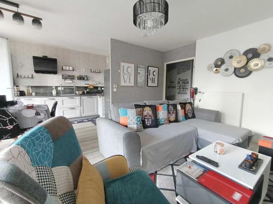 Appartement 4 Pieces - La Rose Des Yvelines - Classe 3 Etoiles Trappes Kültér fotó
